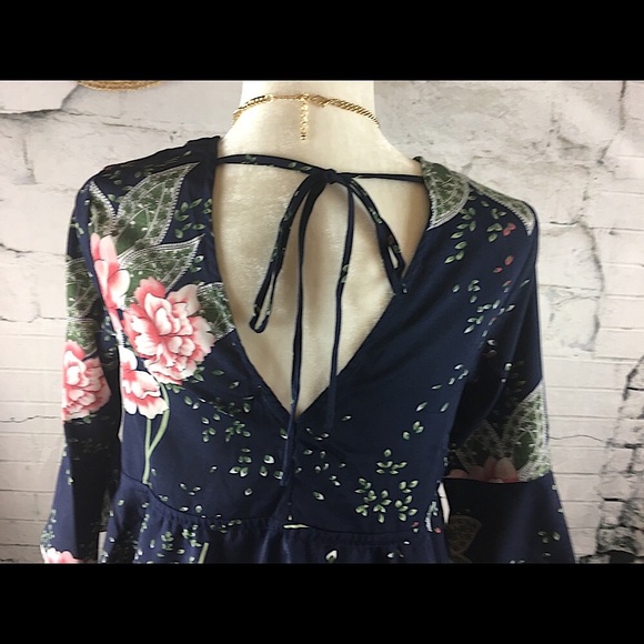 ❗️Sale ❗️  Floral Ruffle Crop Top - Picture 4 of 6